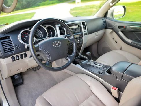 Used 2004 Toyota 4Runner Limited AWD/4WD image 38