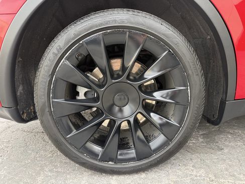 Used 2023 Tesla Model Y Long Range AWD/4WD image 32