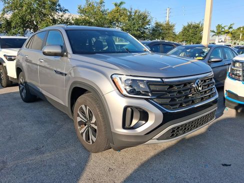 Used 2024 Volkswagen Atlas Cross Sport SE FWD image 2