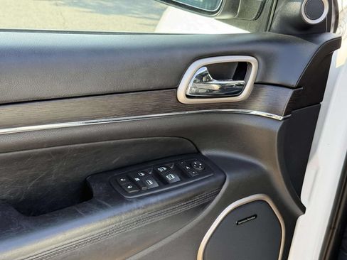Used 2016 Jeep Grand Cherokee Summit AWD/4WD image 29