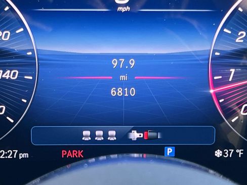 Used 2025 Mercedes-Benz GLC 300 4MATIC image 15