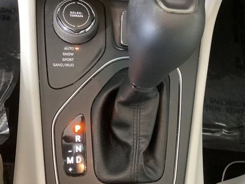 Used 2020 Jeep Cherokee Latitude Plus w/ Cold Weather Group image 23