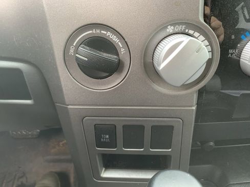 Used 2010 Toyota Tundra 4x4 Double Cab image 23