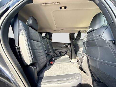 New 2025 Mitsubishi Outlander SE image 30