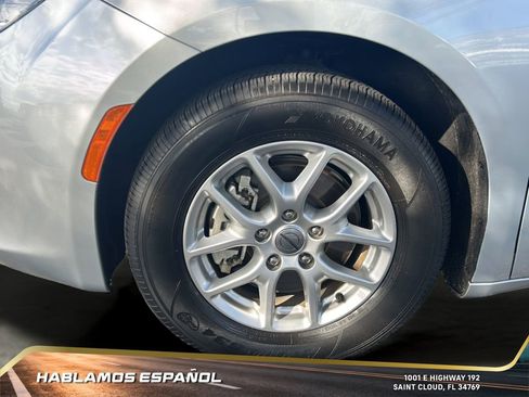 Used 2022 Chrysler Voyager LX image 10