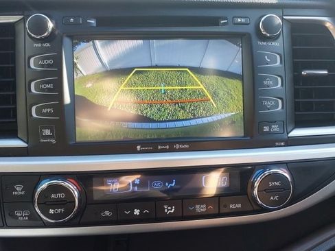 Used 2017 Toyota Highlander Limited AWD/4WD image 20