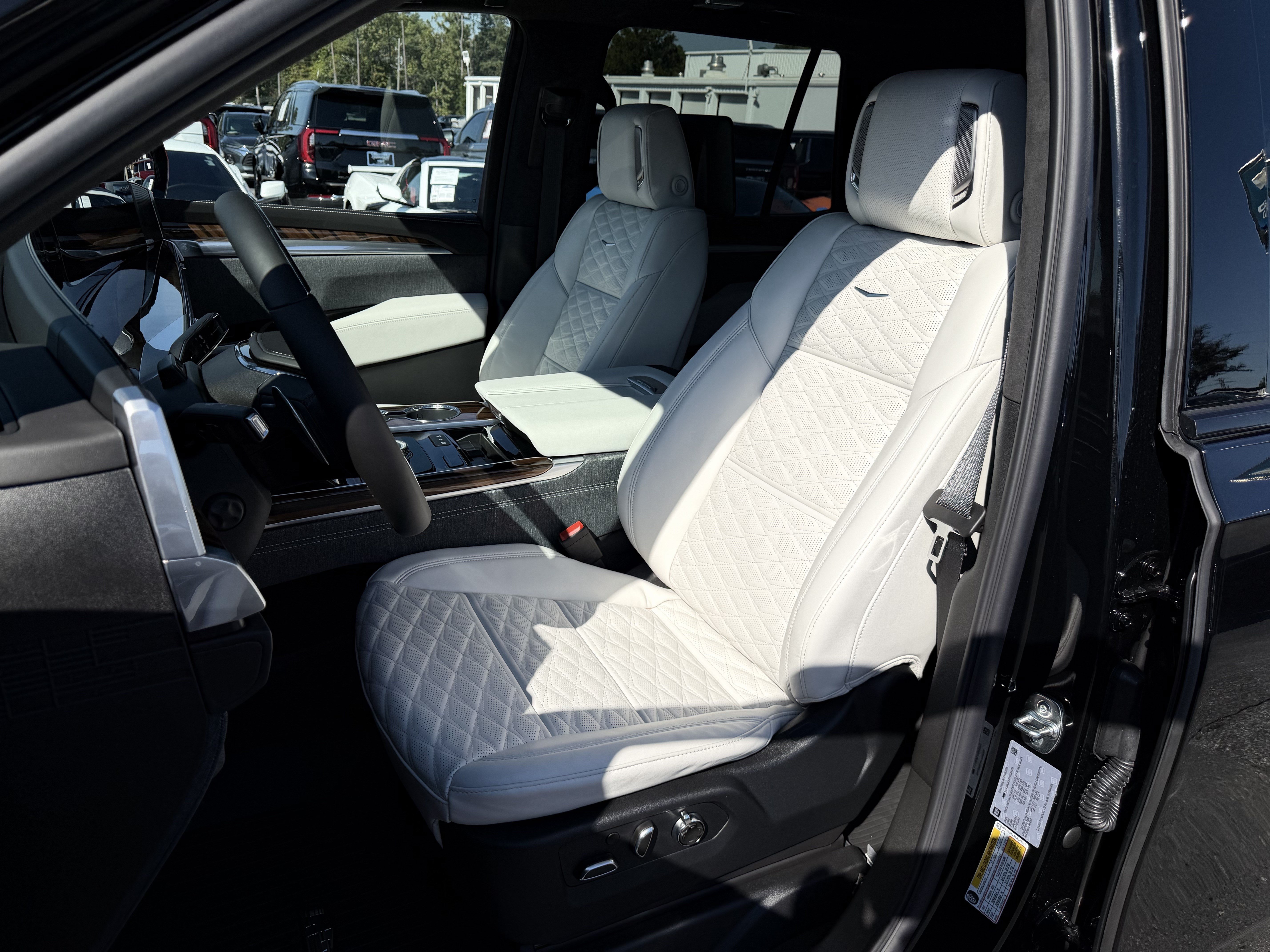 Used 2027 Cadillac Escalade Platinum Sport w/ LPO, ONYX Package AWD/4WD image 16