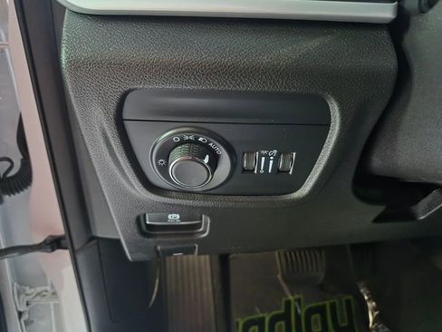 Used 2023 Jeep Grand Cherokee Altitude AWD/4WD image 17
