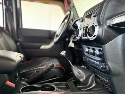 Used 2015 Jeep Wrangler Unlimited Rubicon w/ Max Tow Package image 41