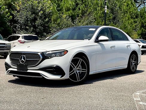Used 2025 Mercedes-Benz E 350 4MATIC Sedan image 2