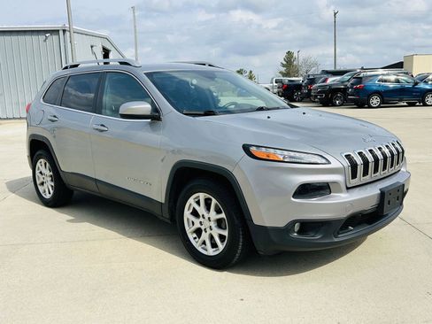 Used 2015 Jeep Cherokee Latitude w/ Cold Weather Group image 2