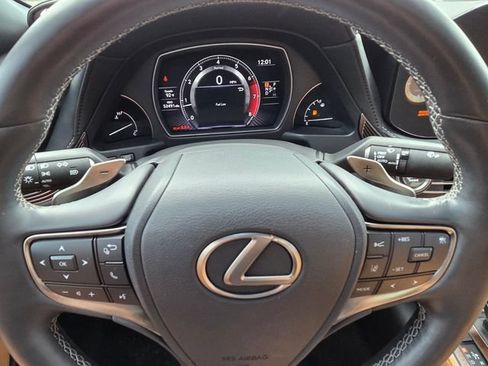 Used 2022 Lexus LS 500 w/ Accessory Package (Z1) RWD image 18