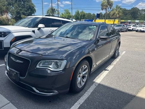 Used 2016 Chrysler 300 Limited RWD image 4