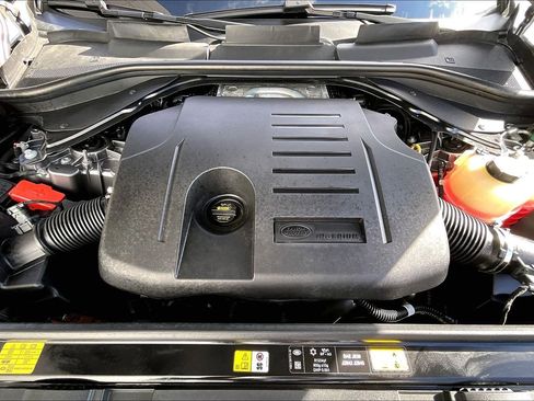 Used 2025 Land Rover Range Rover Sport image 10