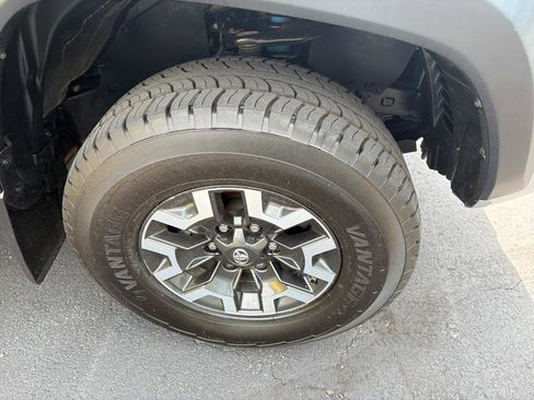 Used 2020 Toyota Tacoma TRD Off-Road w/ Technology Package AWD/4WD image 10