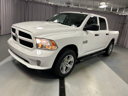 Used 2018 RAM 1500 Express w/ Express Value Package AWD/4WD image 3