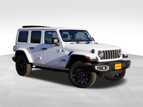 Used 2025 Jeep Wrangler Unlimited Sahara w/ Safety Group AWD/4WD image 2