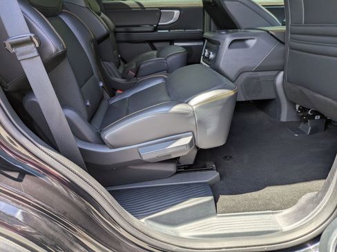 Used 2025 Ford Expedition Tremor AWD/4WD image 38