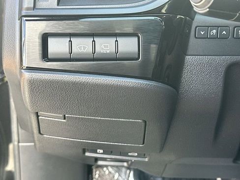 Used 2022 Lexus ES 300h w/ Accessory Package image 18