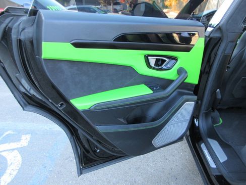 Used 2022 Lamborghini Urus image 43