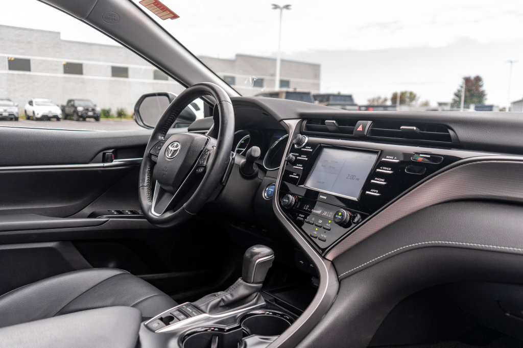 Used 2020 Toyota Camry SE FWD image 11