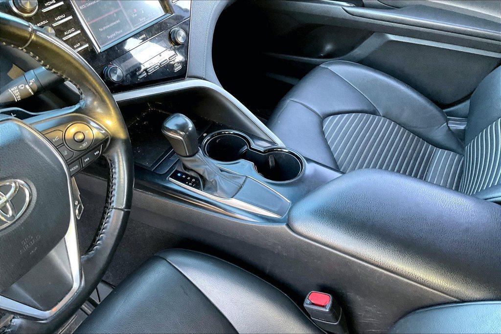 Used 2020 Toyota Camry SE FWD image 17