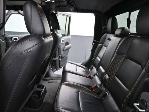 Used 2022 Jeep Gladiator Overland image 14