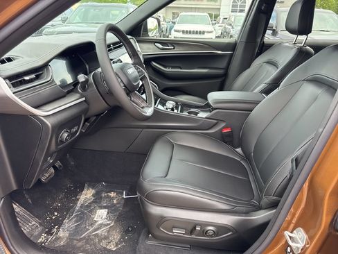 New 2026 Jeep Grand Cherokee L Limited AWD/4WD image 17