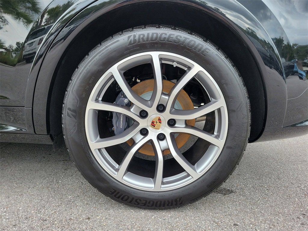 Certified 2025 Porsche Cayenne AWD/4WD image 14