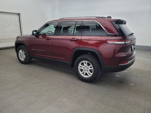Used 2023 Jeep Grand Cherokee Laredo AWD/4WD image 3