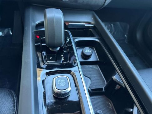 Used 2024 Volvo XC60 B5 Plus w/ Protection Package Premier image 26