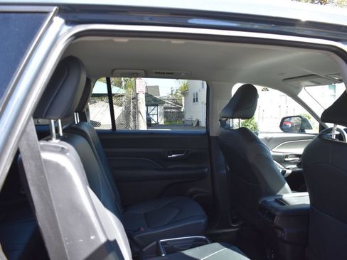 Used 2025 Toyota Grand Highlander FWD image 26