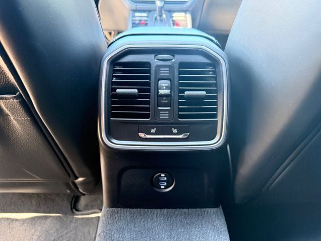 Used 2024 Porsche Macan AWD/4WD image 16