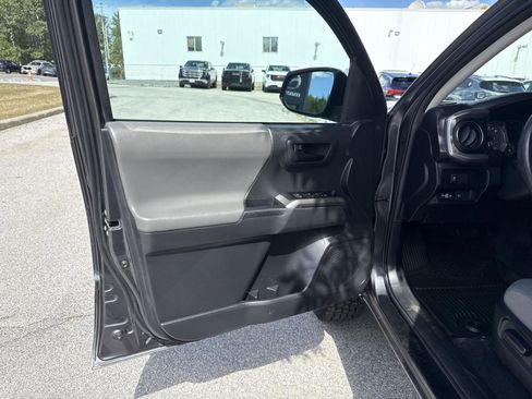 Used 2022 Toyota Tacoma SR5 image 12