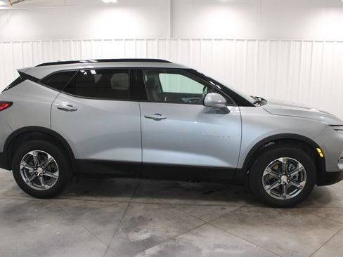 Used 2024 Chevrolet Blazer LT w/ Convenience Package FWD image 11