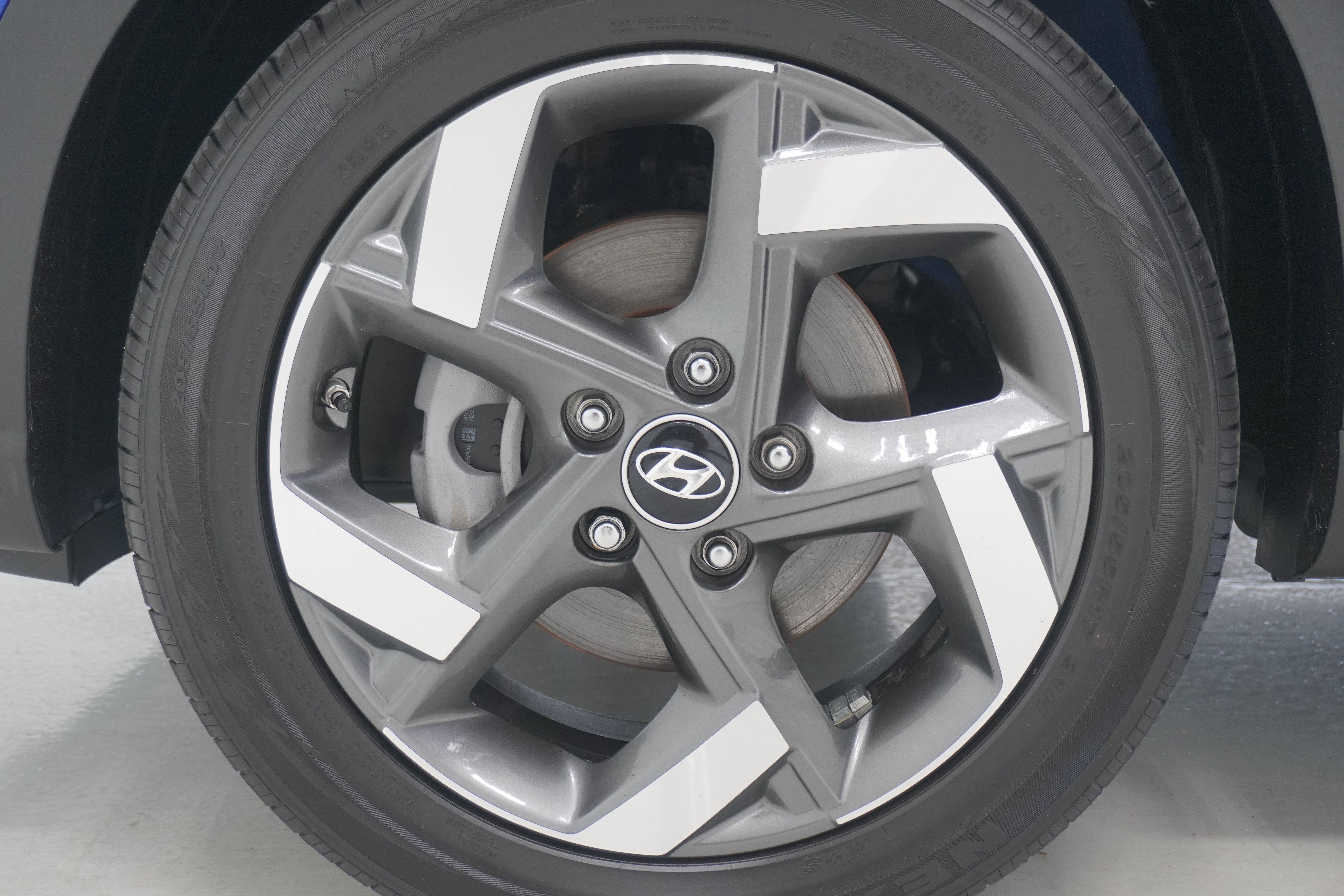Used 2022 Hyundai Venue Limited FWD image 25