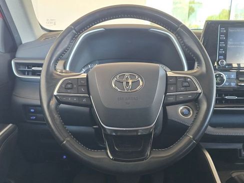 Used 2020 Toyota Highlander XLE image 13