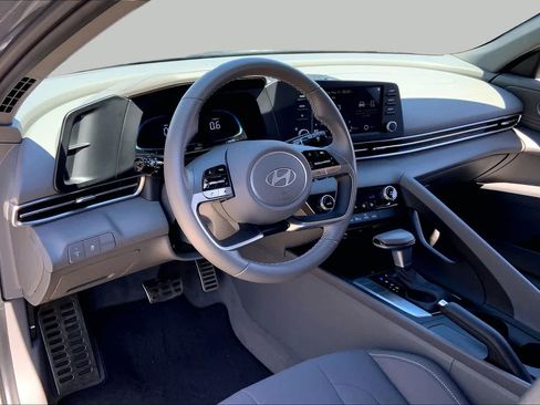 Used 2025 Hyundai Elantra Sport FWD image 18
