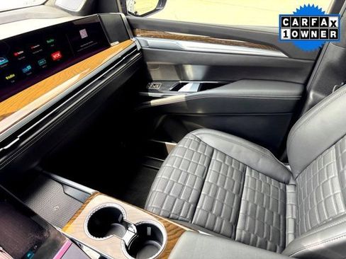 Used 2025 Cadillac Escalade ESV Sport Platinum AWD/4WD image 42
