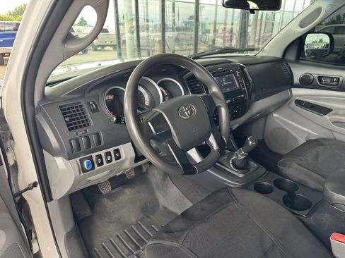 Used 2013 Toyota Tacoma 4x4 Access Cab image 7