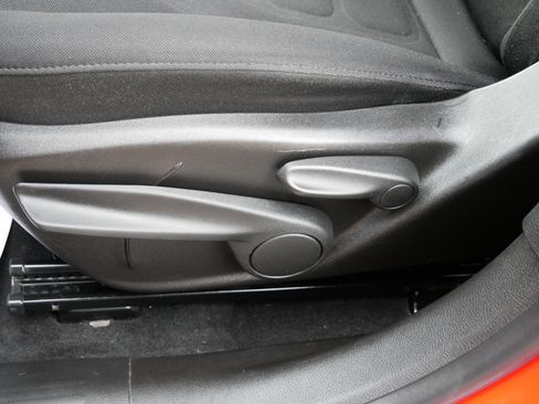 Used 2019 Jeep Renegade Latitude w/ Cold Weather Group image 17