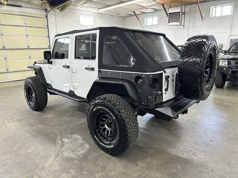 Used 2014 Jeep Wrangler Unlimited Rubicon w/ Max Tow Package AWD/4WD image 5