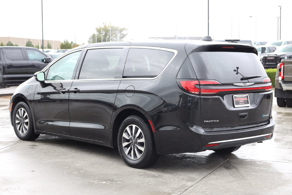 Used 2024 Chrysler Pacifica Limited FWD image 4