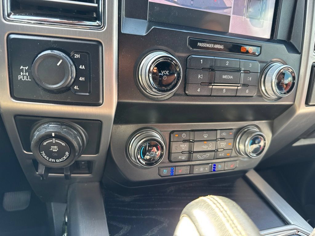 Used 2019 Ford F150 Platinum w/ Equipment Group 701A Luxury AWD/4WD image 31
