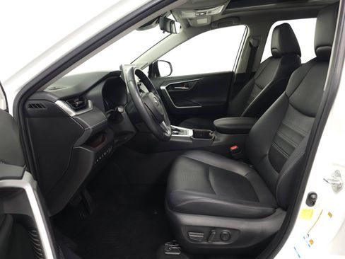 Used 2022 Toyota RAV4 Limited AWD/4WD image 4