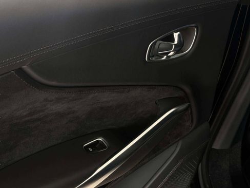 Used 2024 Aston Martin DBX image 38