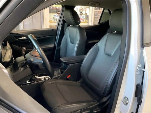 Used 2025 Buick Encore GX Preferred FWD image 3