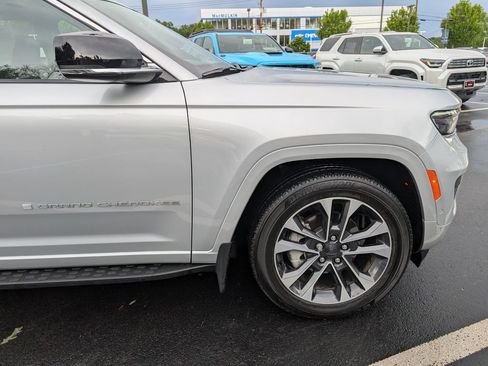 Used 2025 Jeep Grand Cherokee Overland w/ Trailer Tow Package AWD/4WD image 11