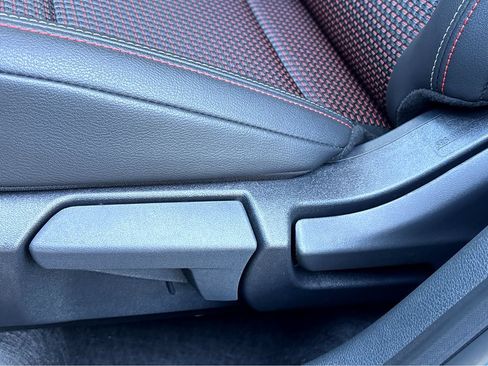 Used 2025 Nissan Kicks SR FWD image 21