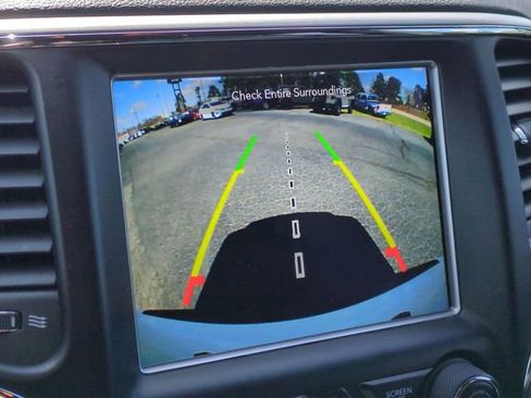 Used 2018 Jeep Grand Cherokee Altitude image 17